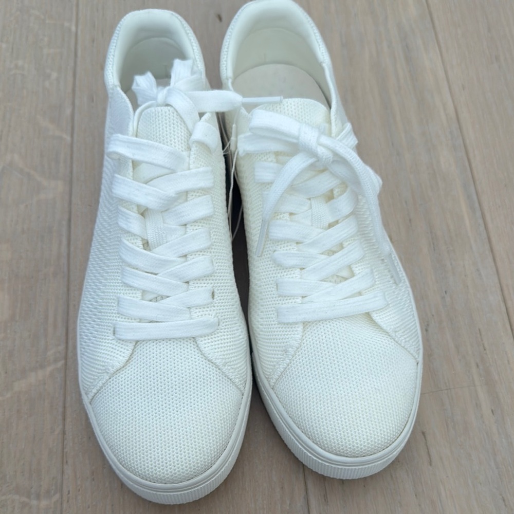 Classic White Men's Sneakers size 6 NWT